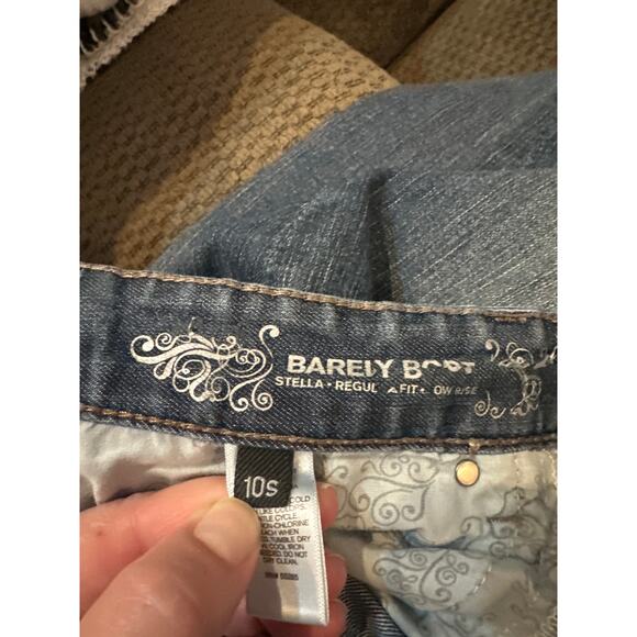 ⭐️ Women’s Express Barely Boot Jeans. Size 10 Short - Picture 4 of 4